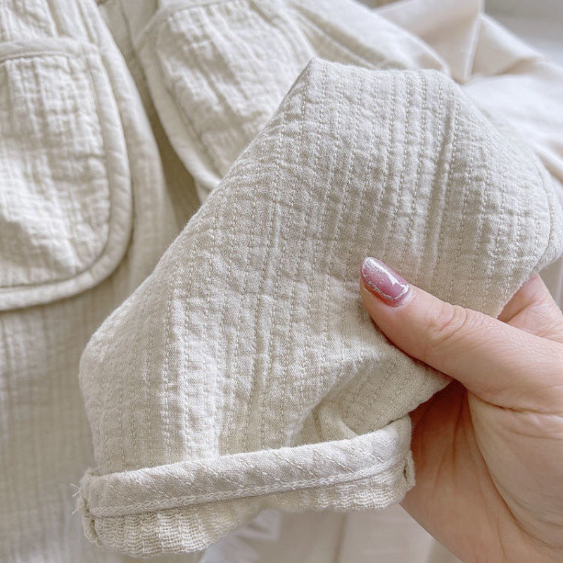 ナチュラルカラーのカジュアルベビーボトムス