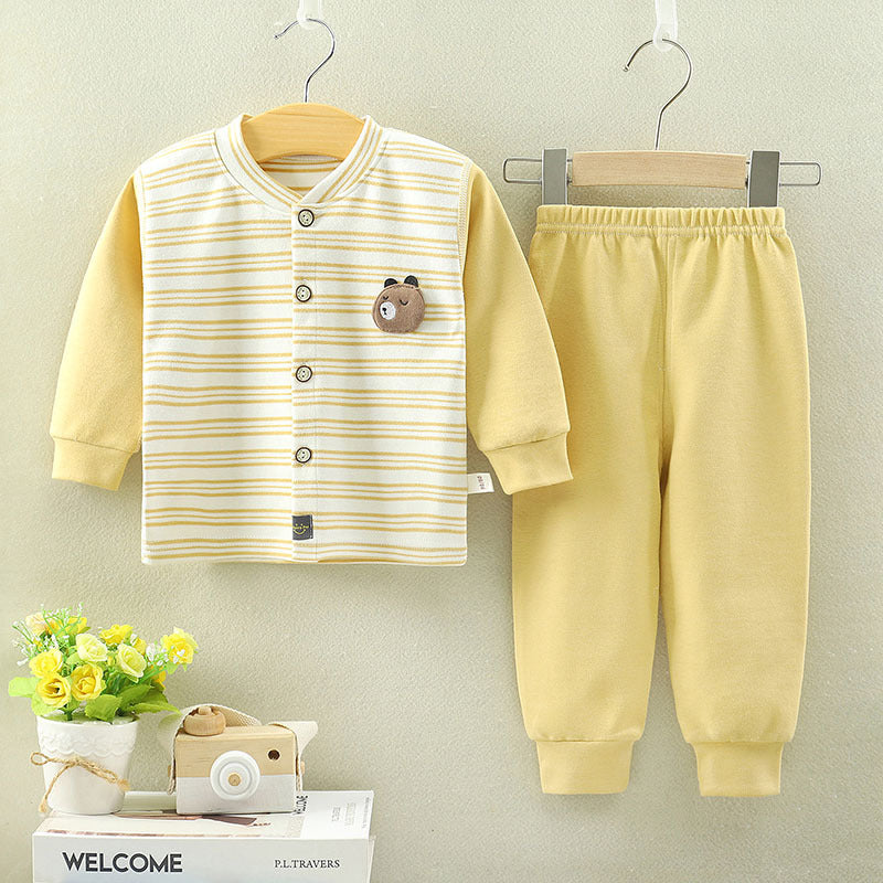 イエローカラーのトップスとパンツが揃ったベビー長袖パジャマ