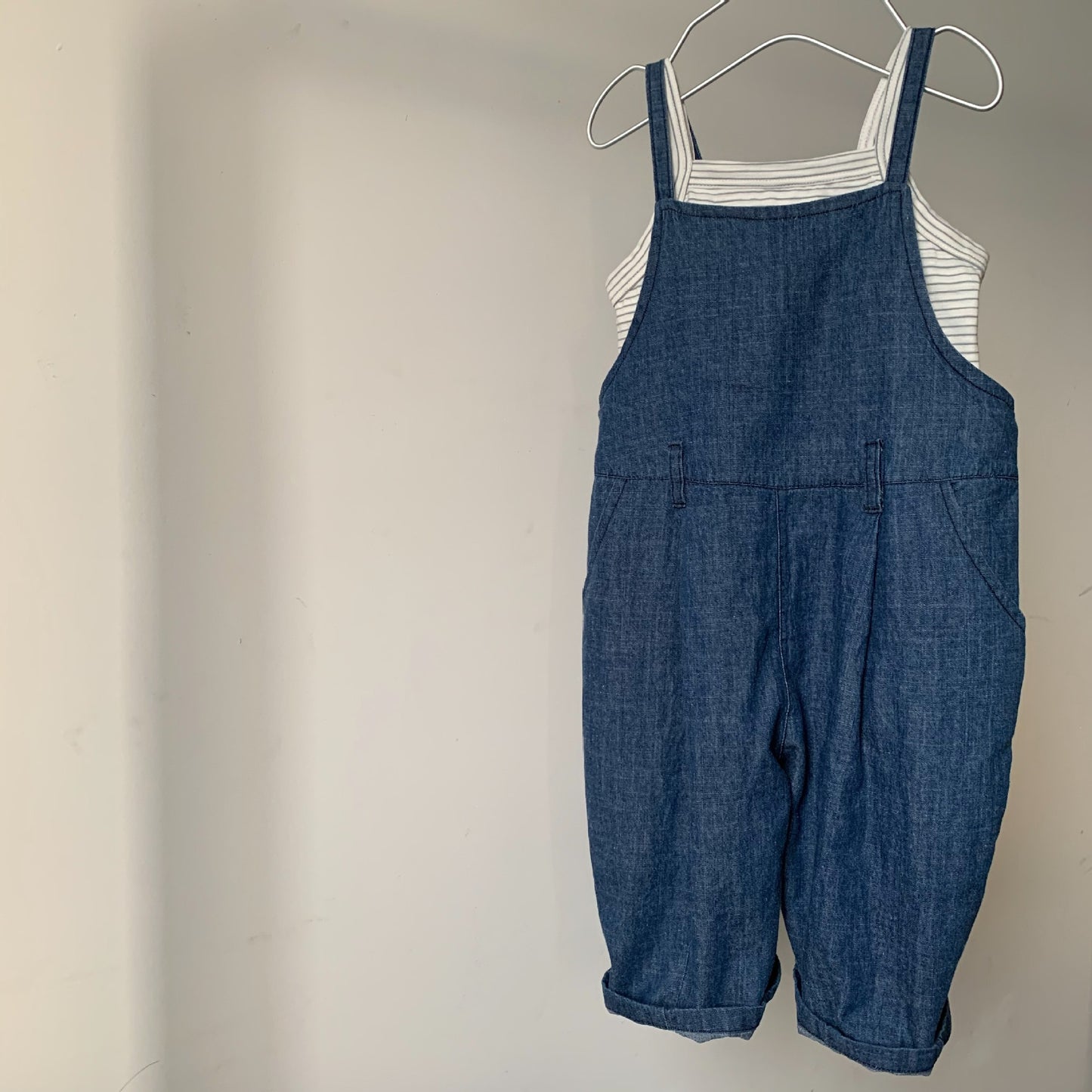 軽やかデニムでこなれ感アップ 子どもサロペットオーバーオール 無地ブルー デニム(綿95%) 80〜130cm