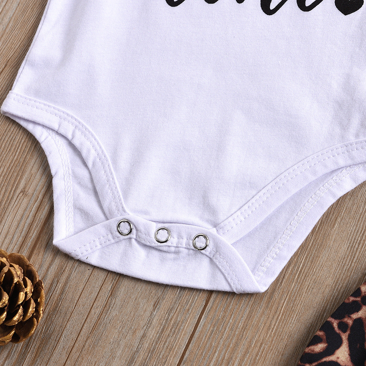 ママとリンク気分でおしゃれに決まる 女の子ベビー半袖ロンパース&レオパード柄パンツ3点セット 英字プリント コットン素材 70~100cm