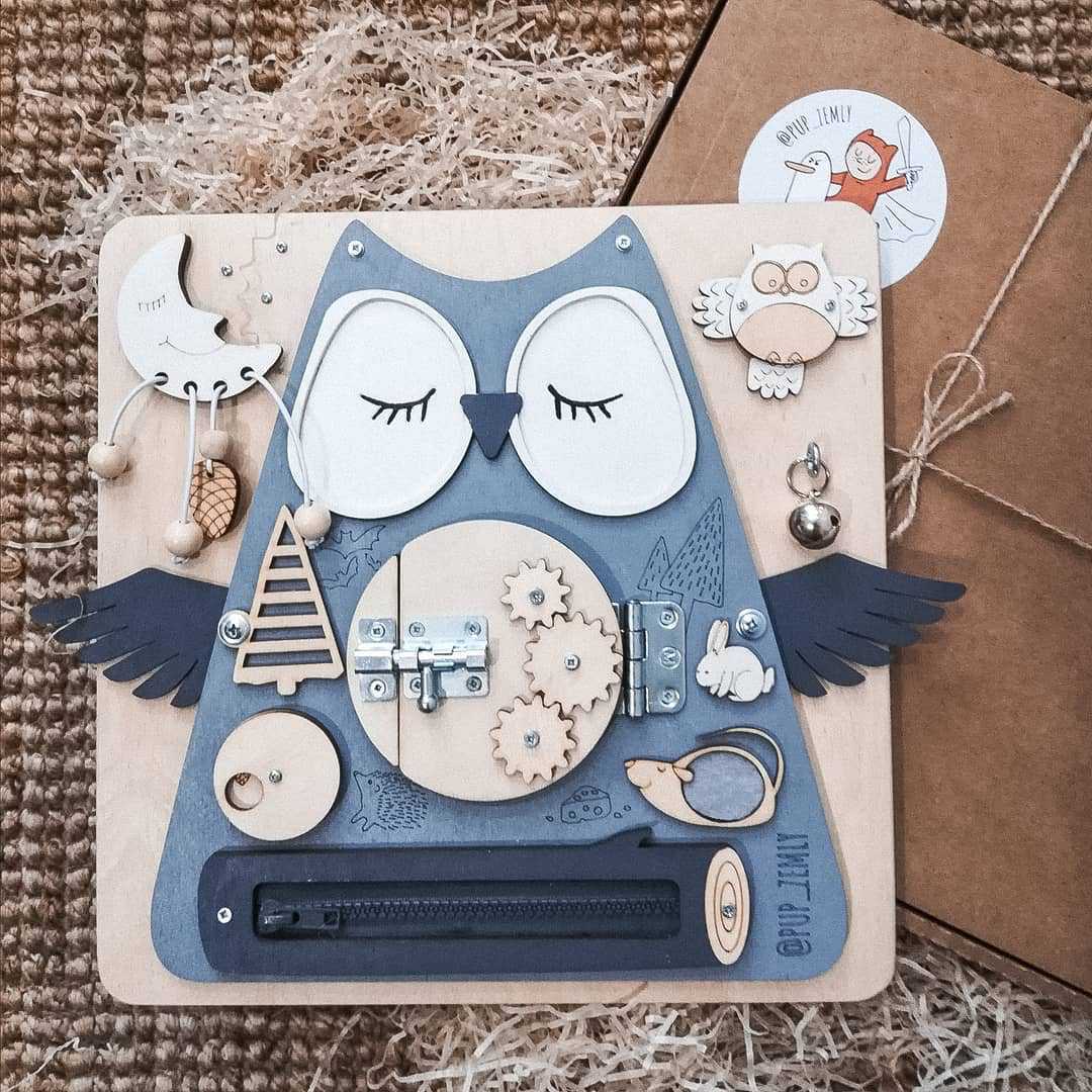 フクロウデザインの木製教育トイ