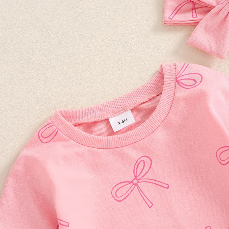 平置きにしたピンク長袖ベビーロンパース正面カット