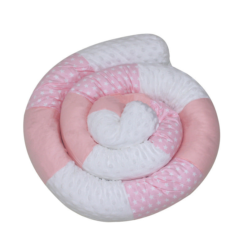 ナチュラルピンクカラーのベビーベッドバンパー