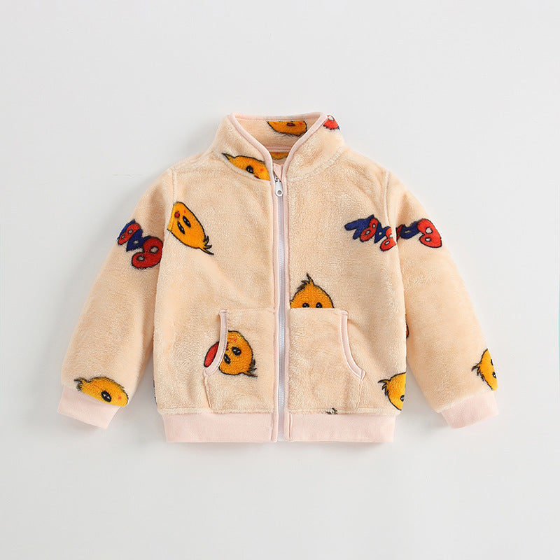 イエローアヒル柄のスタンドカラージップアップコートをハンガーに掛けた写真