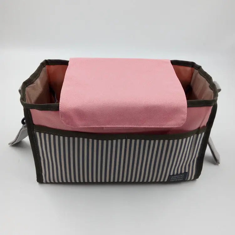 側面ポケットが見えるマザーズバッグ横からの画像(ポリエステルマザーズバッグ)