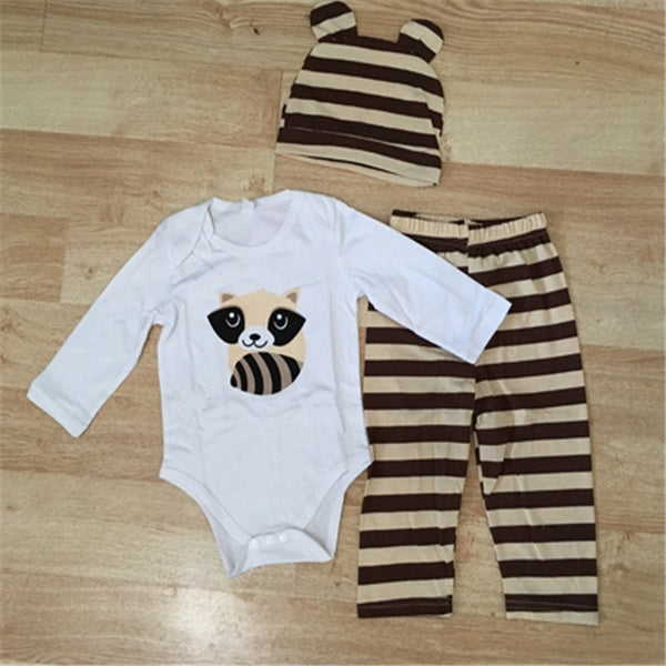 アニマルデザインが入ったコットン素材のベビーロンパース