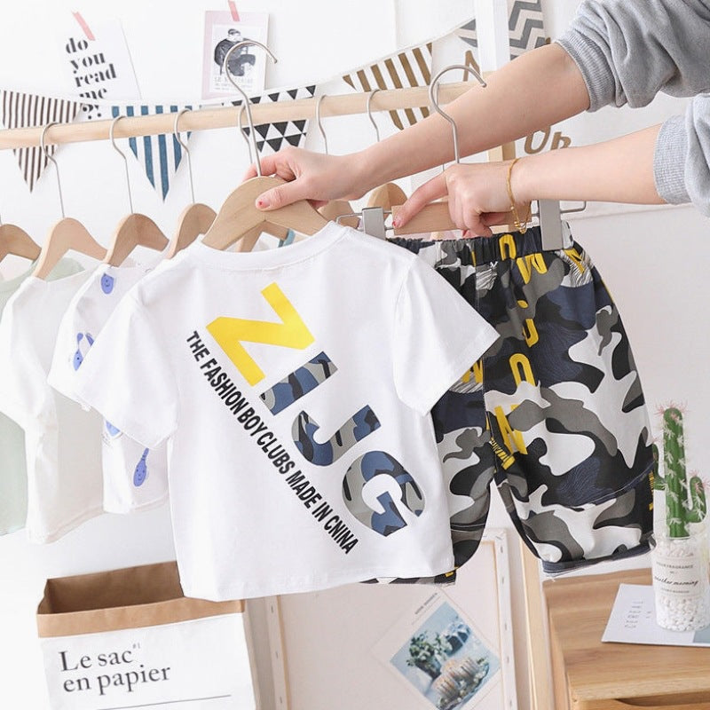 涼しく動きやすい 夏の男の子上下セット 半袖Tシャツ レタープリント カモフラショーツ コットン素材 90〜140cm