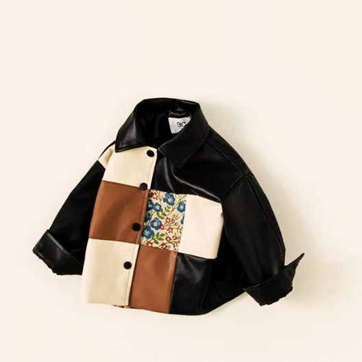 男の子向け配色切り替えフェイクレザージャケットの正面全体