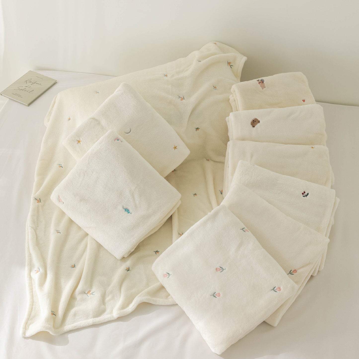 「ポリエステル フランネル ベビーブランケット 畳んだ状態のバリエーション(ベビーブランケット)」