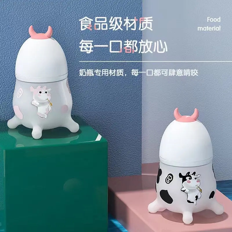 ギフトボックスに入った牛柄ガラス哺乳瓶のイメージ(出産祝い ギフト用哺乳瓶)