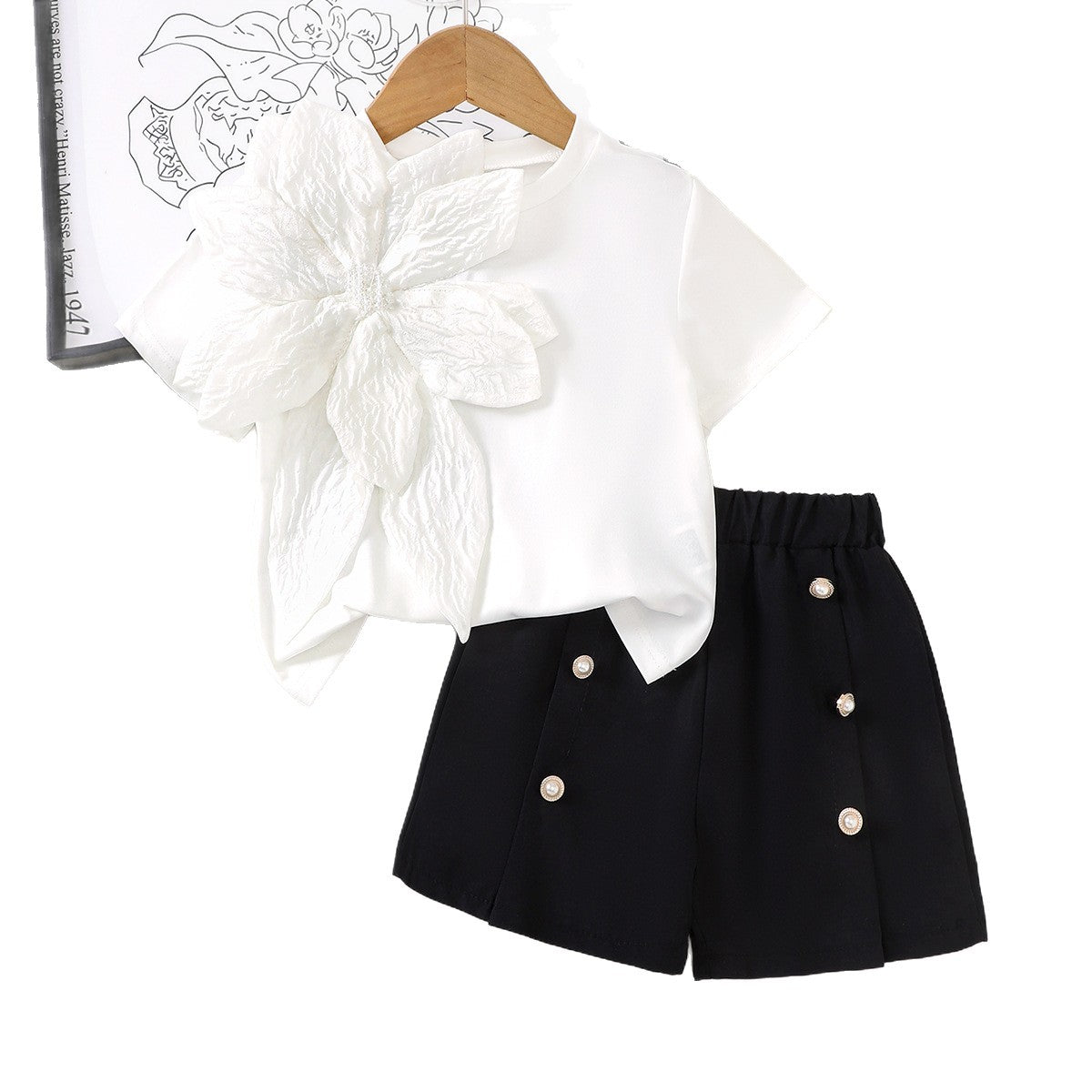ビッグフラワーモチーフが華やぐ 女の子半袖Tシャツ&パールボタンショートパンツセット コットン素材 4〜7歳