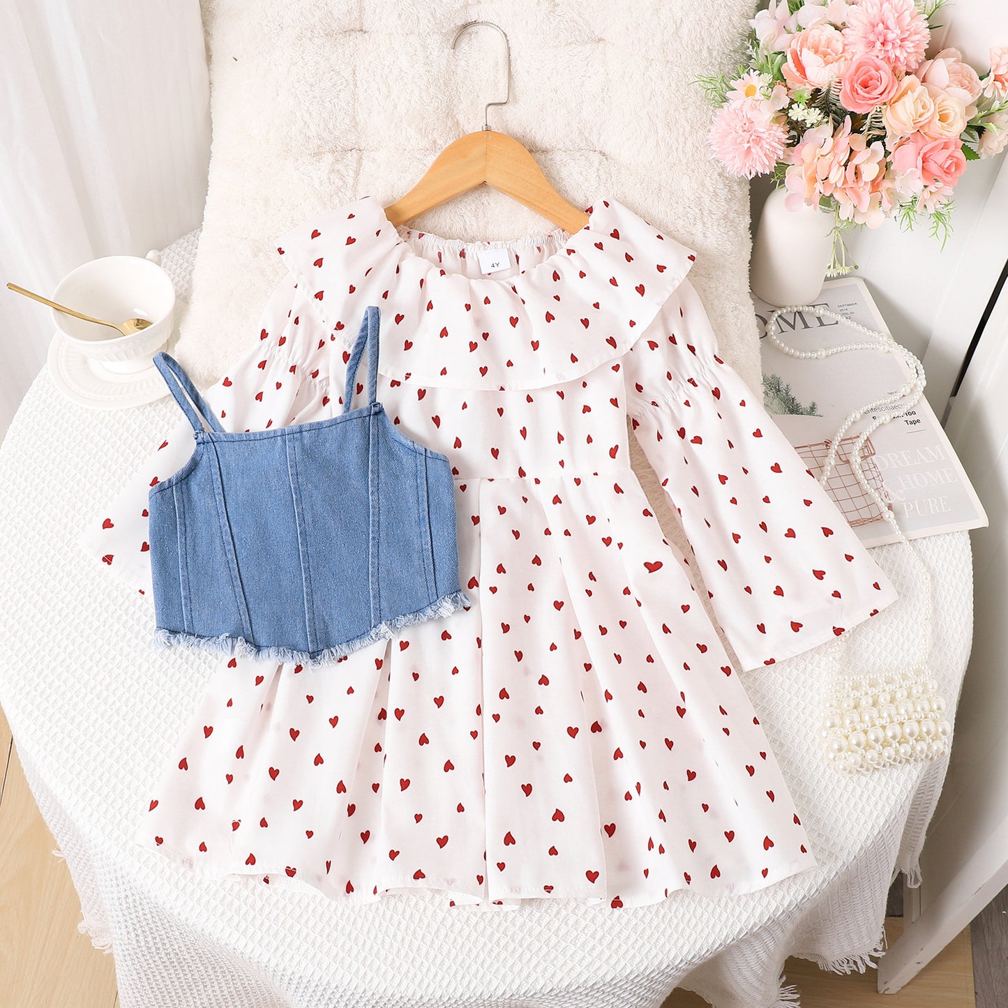 ときめくハート柄で特別感が増す 女の子長袖ワンピース デニム風ビスチェトップ付き2点セット コットン素材 4〜7歳