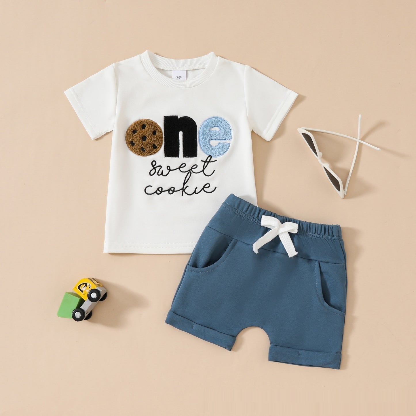 やさしい肌ざわりで元気に動ける 男の子ベビー半袖Tシャツ&ショートパンツ上下セット 刺繍ロゴデザイン コットンニット 6〜18ヶ月