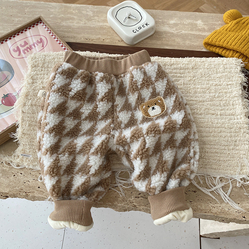 カーキチェック柄のトレンド感ある子ども用カジュアルパンツ