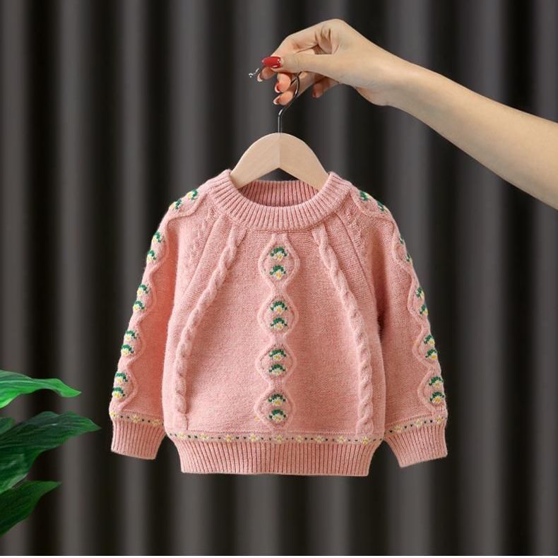 リブ仕立ての袖口と裾デザイン詳細