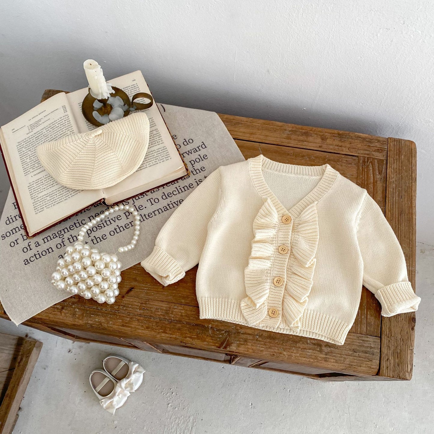 軽やかで通気性の良い春秋向けのベビーカーディガン