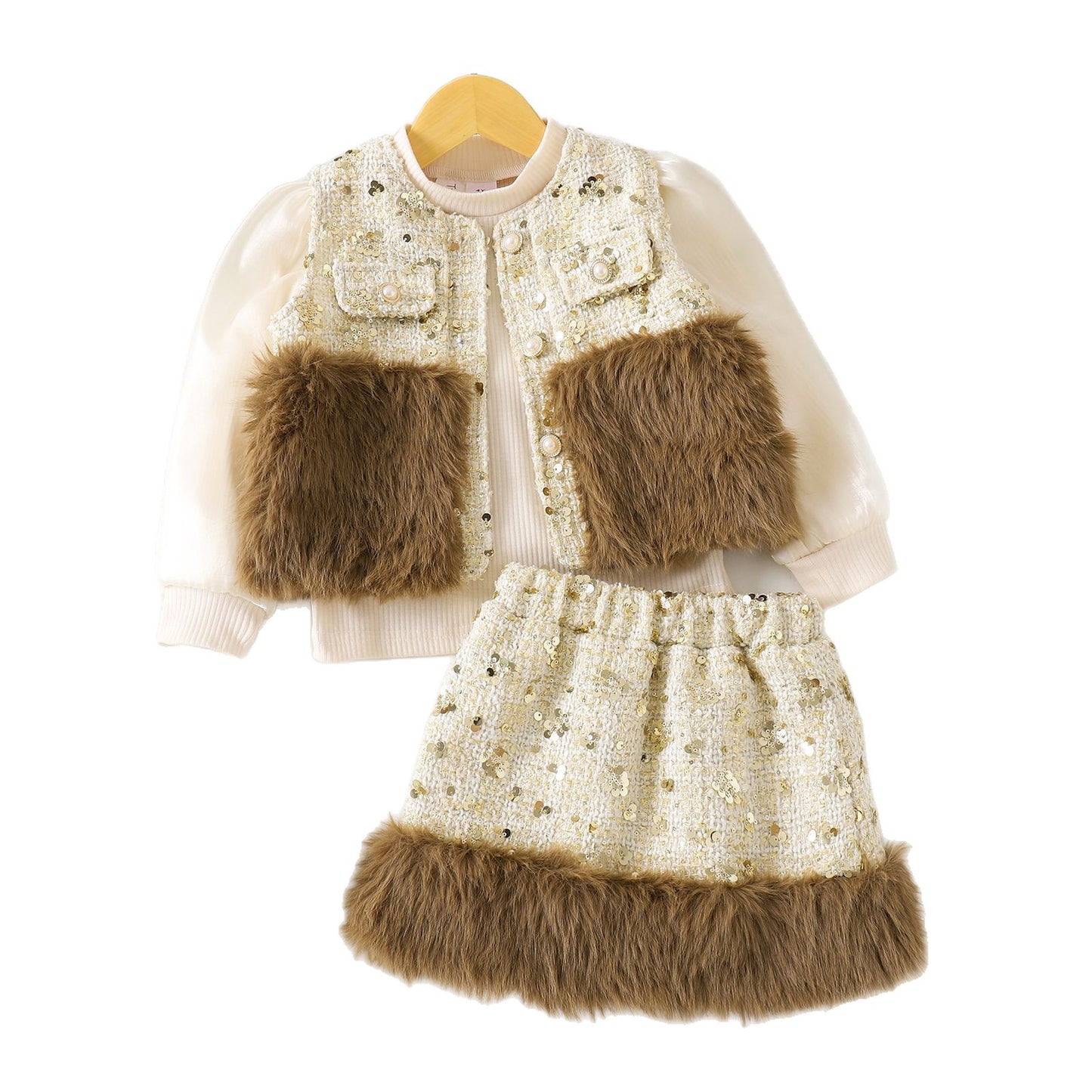 アプリコットカラーのブラウスとスカートを並べた商品写真
