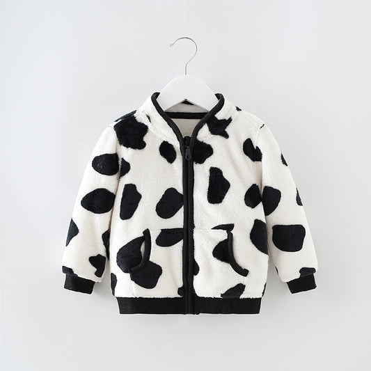 牛柄モノトーンフランネルジャケットの首元と立ち襟デザインのクローズアップ
