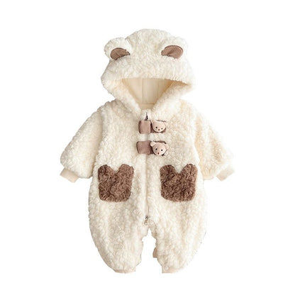 前開きファスナー仕様で着替えしやすいベビーアウター
