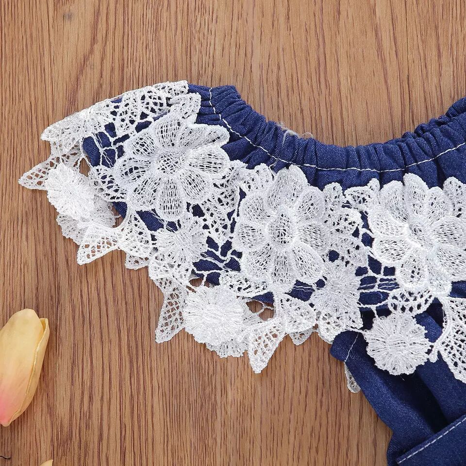 上品レースフリルで可憐に決まる 女の子オフショルダーデニムロンパース リボン付き 薄手 70〜100cm