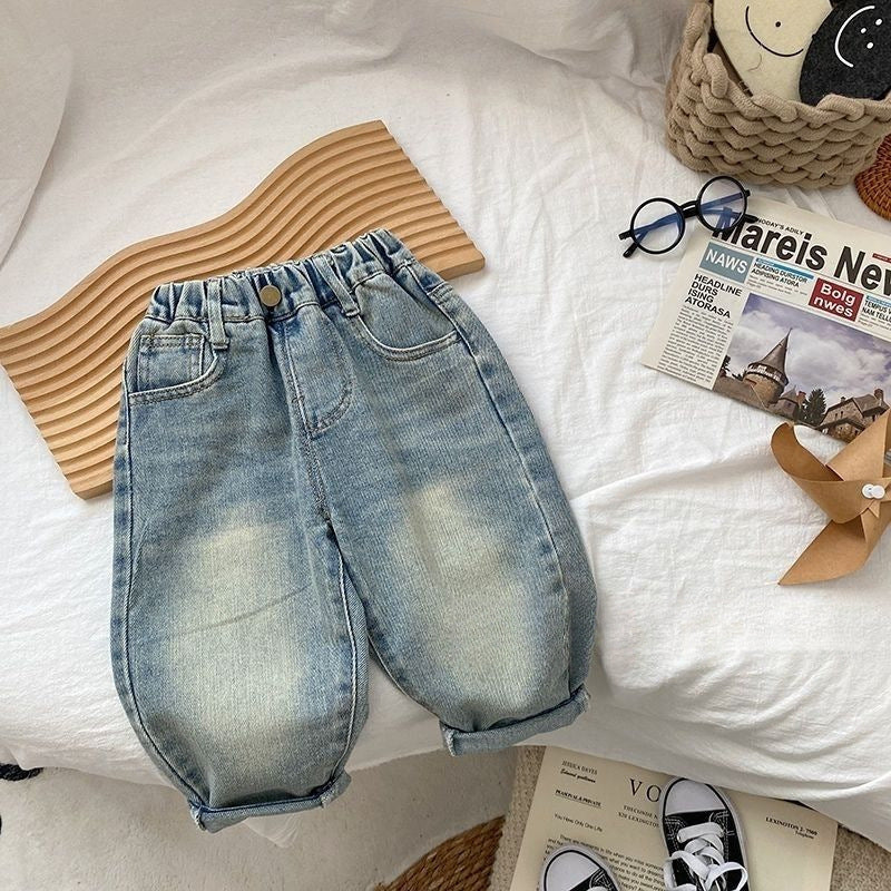 柔らかい風合いのライトカラー男の子ジーンズ
