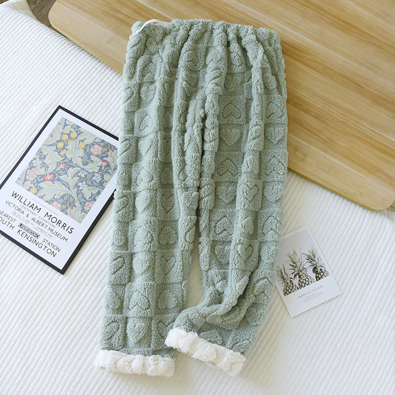 グリーンのマタニティフランネルパンツ　厚手であたたかいゆったりシルエット
