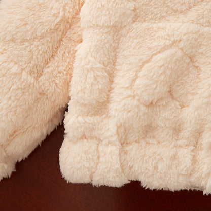 ふわふわしたポリエステルフリース生地の質感が分かるアップ画像
