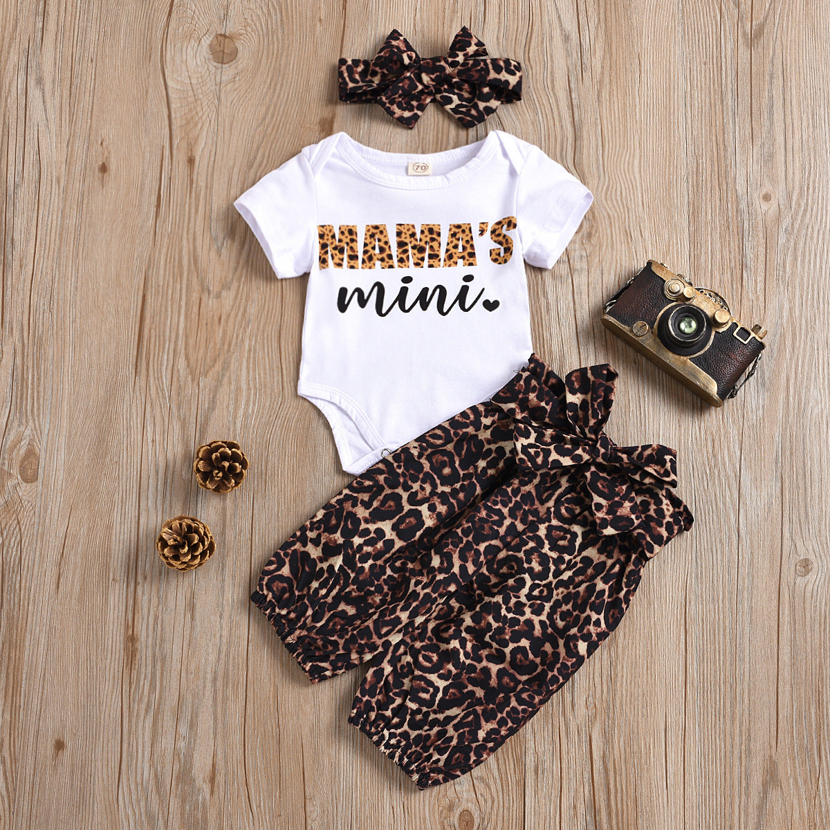 ママとリンク気分でおしゃれに決まる 女の子ベビー半袖ロンパース＆レオパード柄パンツ3点セット 英字プリント コットン素材 70~100cm