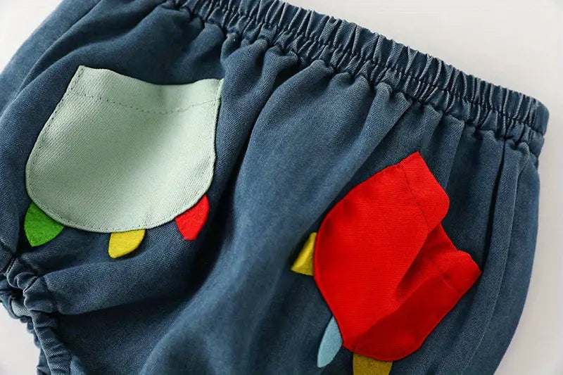 恐竜の背びれ風パーツが並ぶしっぽ部分のディテール
