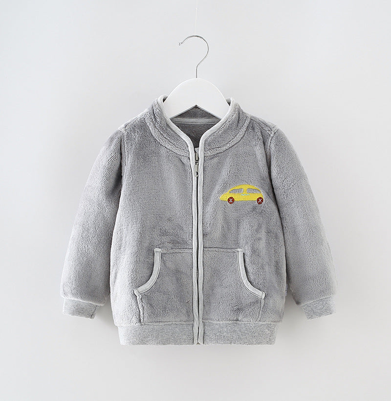 グレーくるま柄フランネルコートを前開きにしてインナーが見える状態の写真
