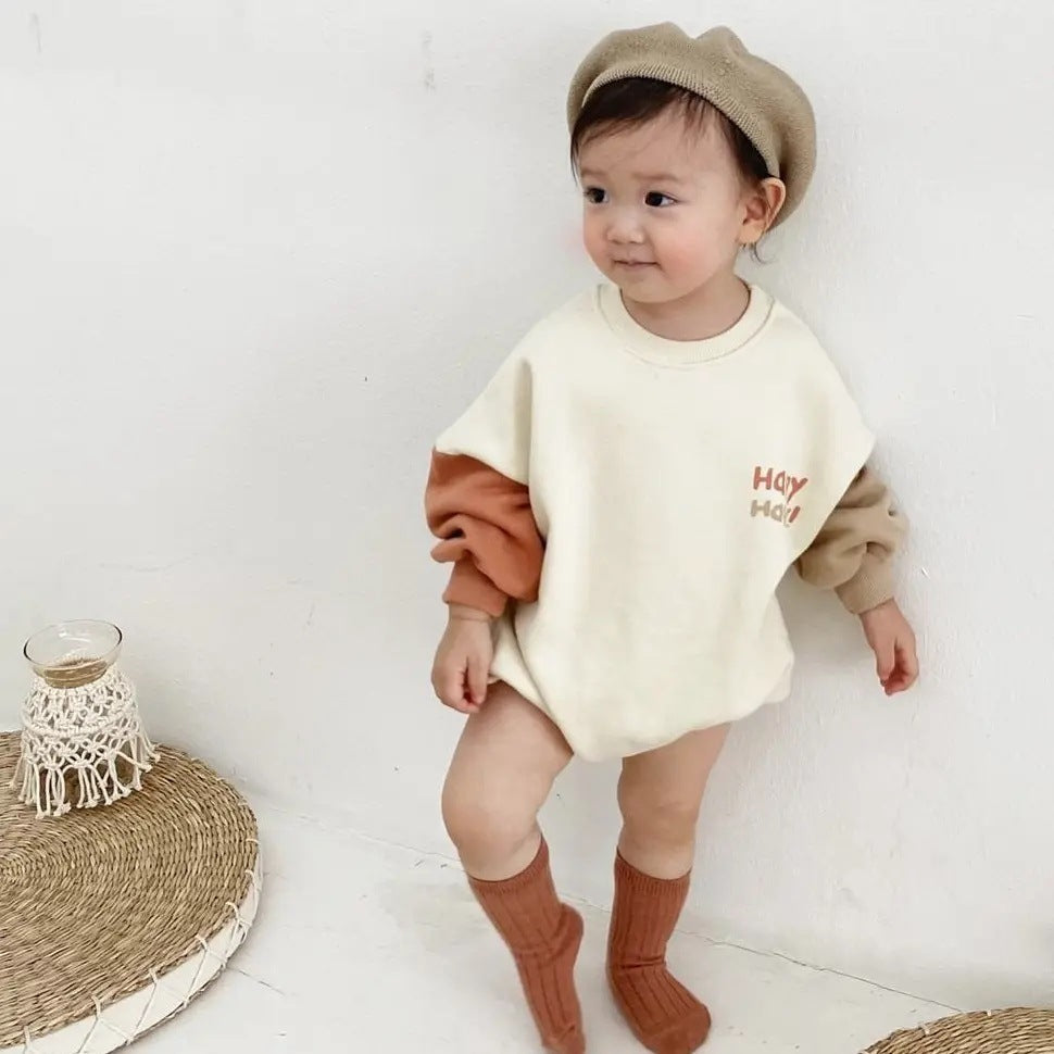 コーマ綿素材の長袖ベビーロンパース
