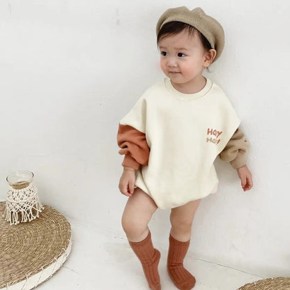 コーマ綿素材の長袖ベビーロンパース
