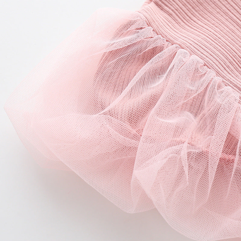 タロピンクのチュールスカートの透け感が分かるディテール
