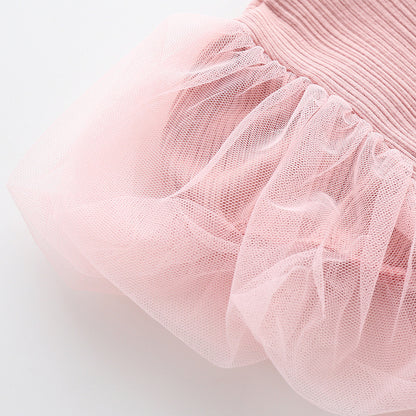 タロピンクのチュールスカートの透け感が分かるディテール
