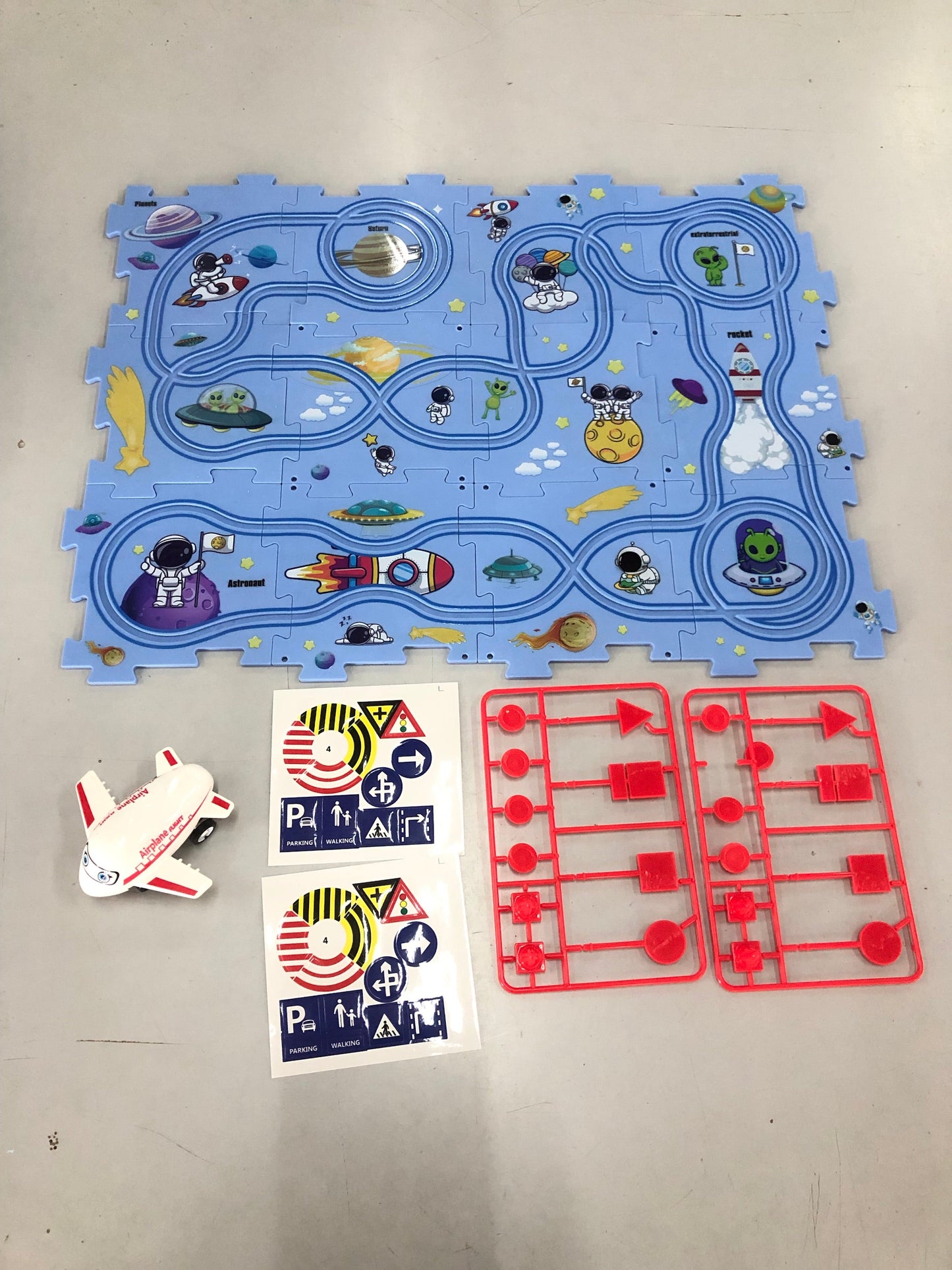 電動パズルレールカー 論理ルートDIYトロリー 恐竜・森・宇宙・海の4テーマ知育パズルトラック 3歳頃から Lumisei Prime