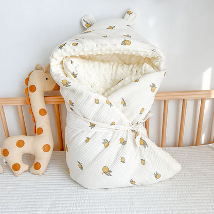 グレープフルーツ柄の新生児おくるみキルト フード付きデザイン
