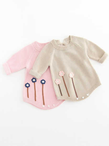 ベージュとピンクのニットベビーボディスーツを重ねて並べた正面イメージ
