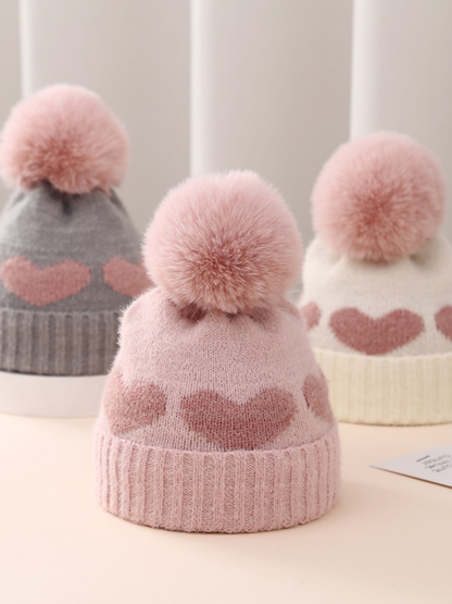 ハート柄ポンポン付きベビーニット帽が3色並んだイメージカット
