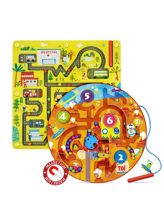 宇宙テーマの丸型迷路ボードと交通テーマの四角い木製マグネット迷路ボードが重なって写ったメイン商品画像
