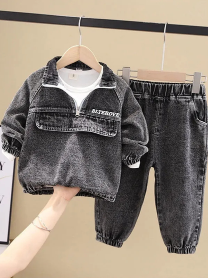 ブラックデニム風素材の男の子用長袖トップスとパンツのセットアップ正面全体
