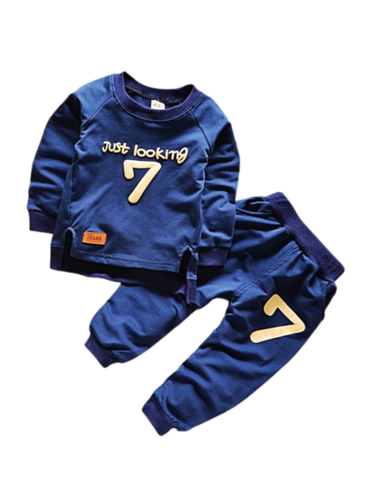 ネイビーの子ども長袖セットアップ上下とナンバー7プリントが見える商品イメージ

