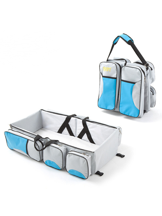 ライトグレーのベビーベッドとブルーのポケット付きママバッグ一体型ベビーベッドを並べて見せた商品写真（折りたたみトラベルベビーベッド・ブルー）
