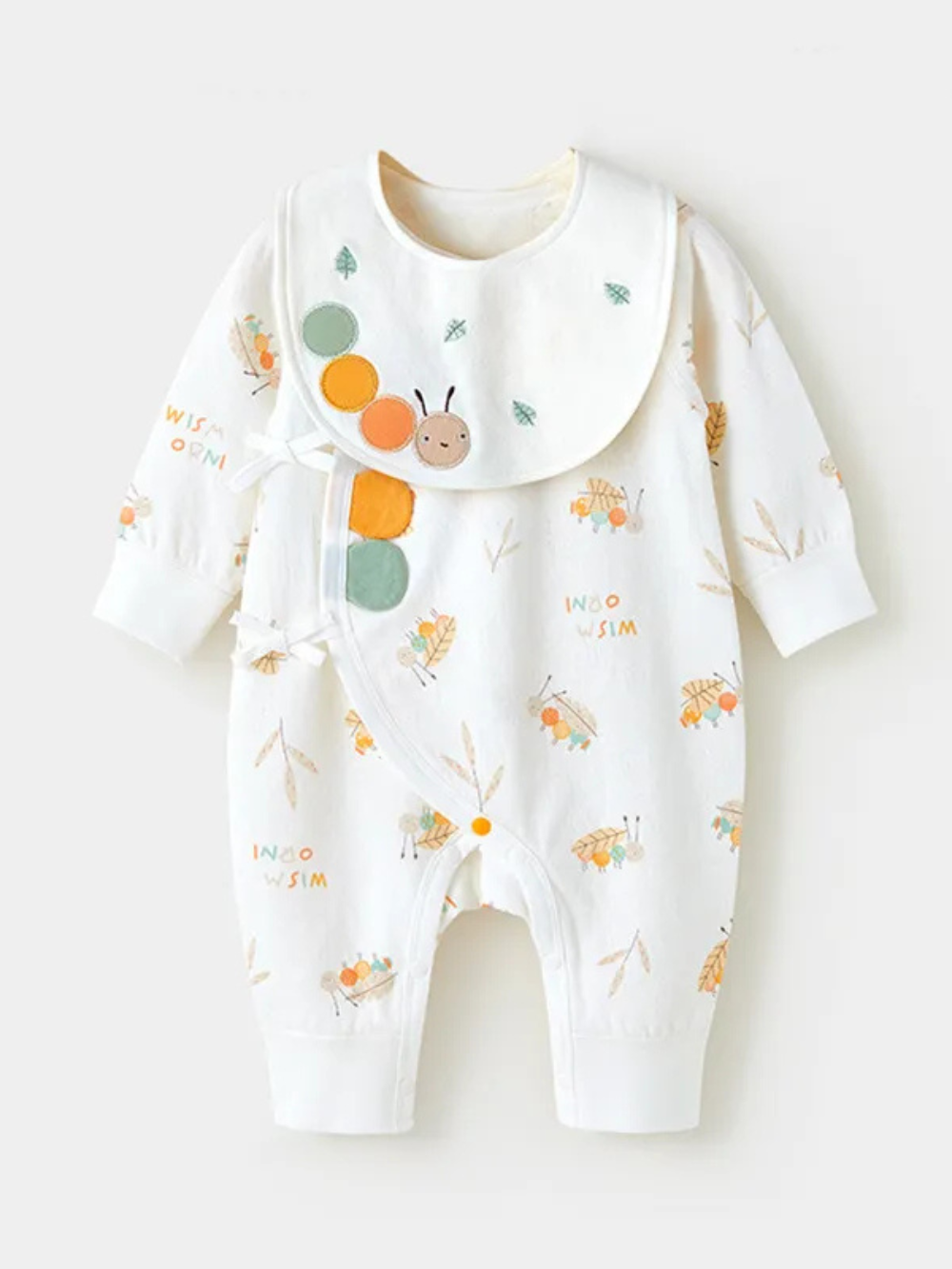 キャタピラー柄ロンパースを平置きにした全体シルエットが分かるコットンベビーウェア
