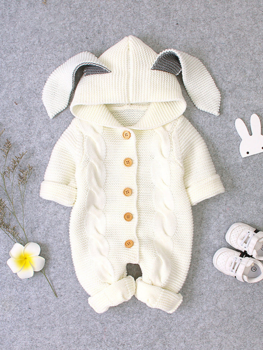 耳付きフード付きベージュニット長袖ベビーロンパースを白背景で撮影した全体画像
