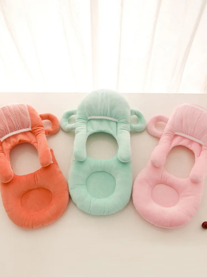 オレンジ・グリーン・ピンクの3色ベビー授乳クッションが横一列に並んだライフスタイル写真 (授乳クッション ベビー カラー展開)
