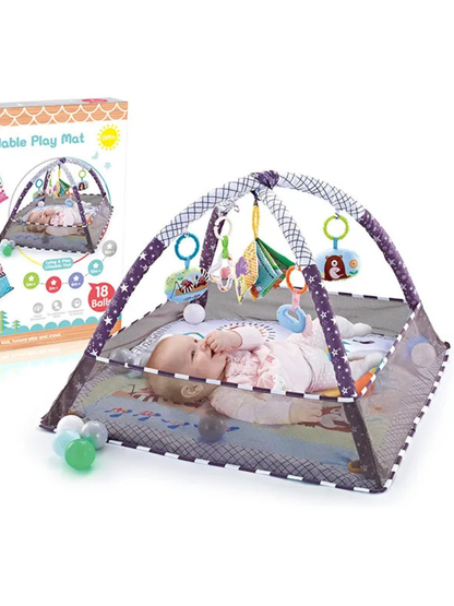 パッケージ箱の横でグレー系フェンス付きベビージムプレイマットの上に眠る赤ちゃん
