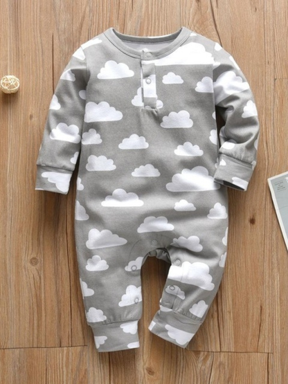 くも柄の長袖ベビーカバーオール（前ボタン付き）
