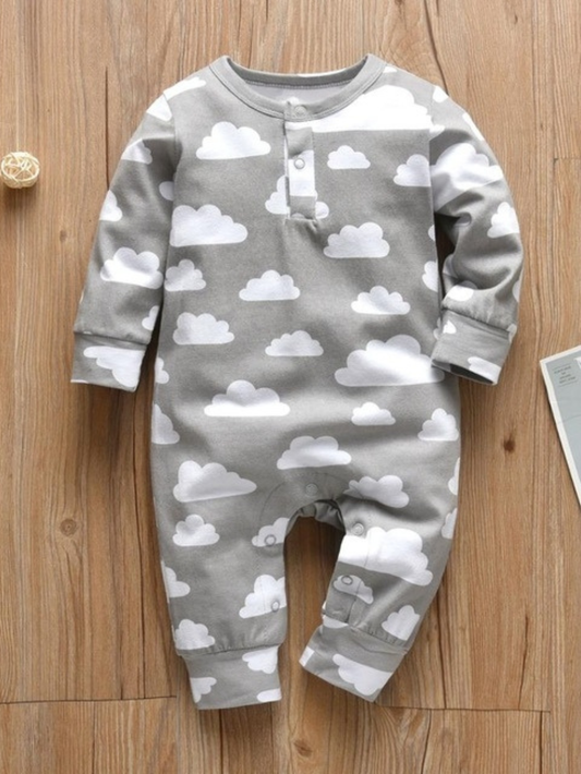 くも柄の長袖ベビーカバーオール（前ボタン付き）
