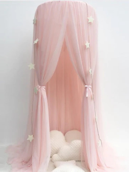 星モチーフ付きピンクのベビーキャノピー（天蓋・蚊帳）お昼寝スペースのイメージ
