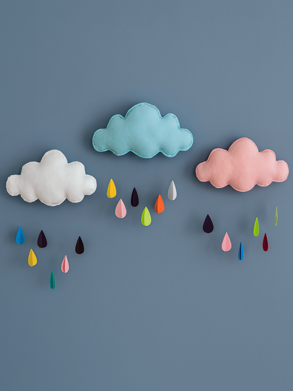 フェルト雲ガーランド ブルー雲・ピンク雲・ホワイト雲 カラフルしずく 壁面デコレーション
